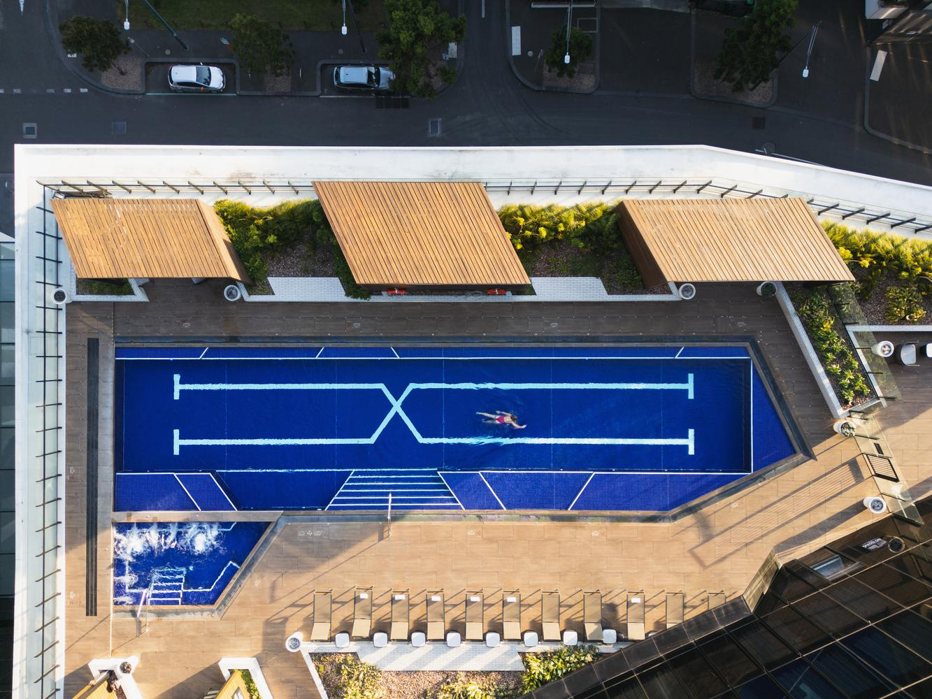 vibe hotel melbourne docklands exterior lifestyle 2024 (6) (1)